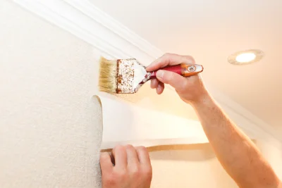 Pose de papier peint à Corte — revêtements muraux et toiles de verre